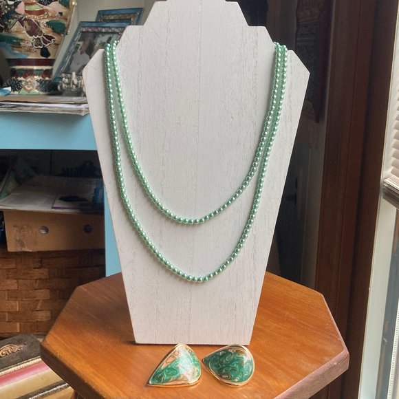 Green Necklace + Vintage Earrings Set - Picture 5 of 11